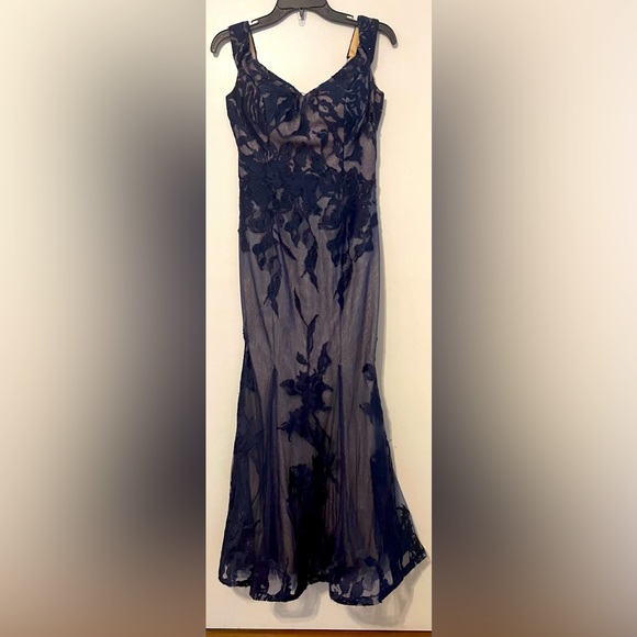 MGNY Mother of the Bride/Prom/Evening Gown Navy Blue size 6 Worn Once - Picture 1 of 4